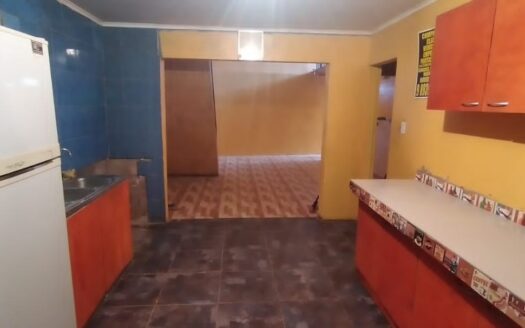 SE ARRIENDA AMPLIA CASA PARA EMPRESA A 5 MINUTOS DE SALAMANCA