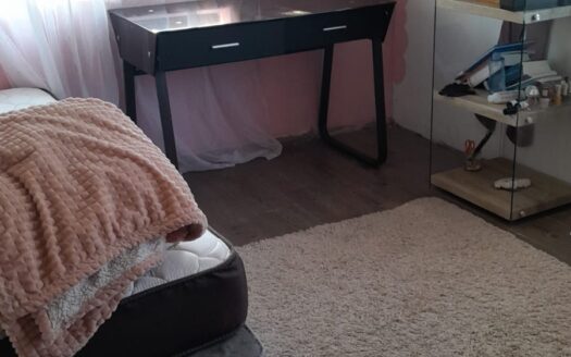 SE ARRIENDAN CASAS AMOBLADAS