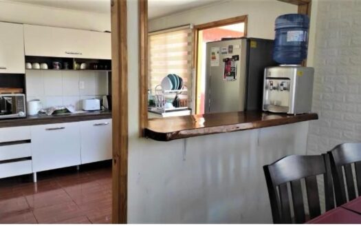 CORREDORA DE PROPIEDADES ARRIENDA SITIO CON CASAS PARA EMPRESA