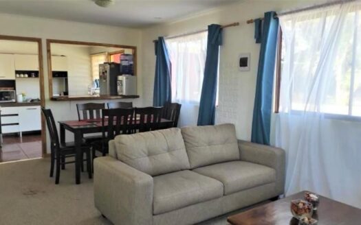 CORREDORA DE PROPIEDADES ARRIENDA SITIO CON CASAS PARA EMPRESA